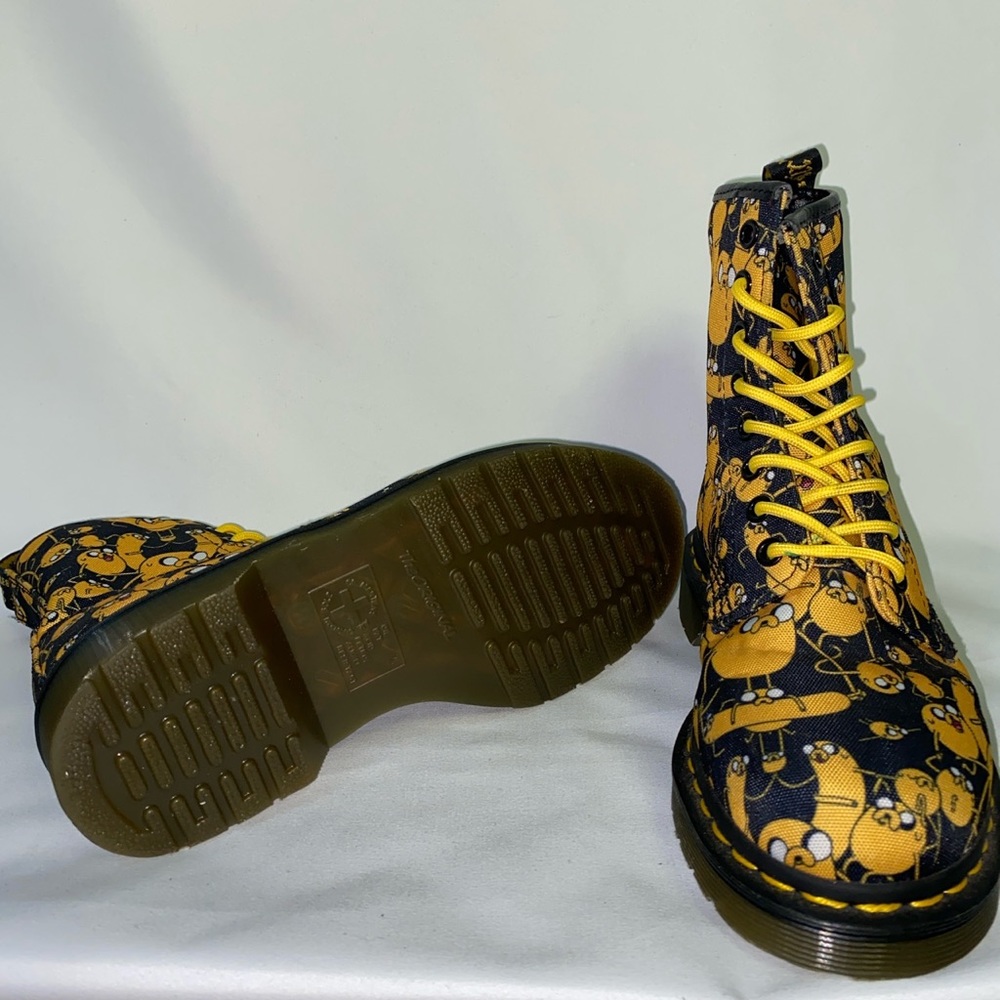SOLD ….. CN Dr. Martens - Picture 2 of 3